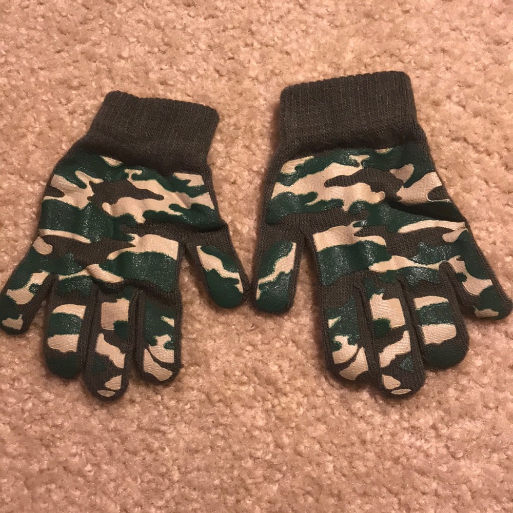 Little Boys Camo Gloves